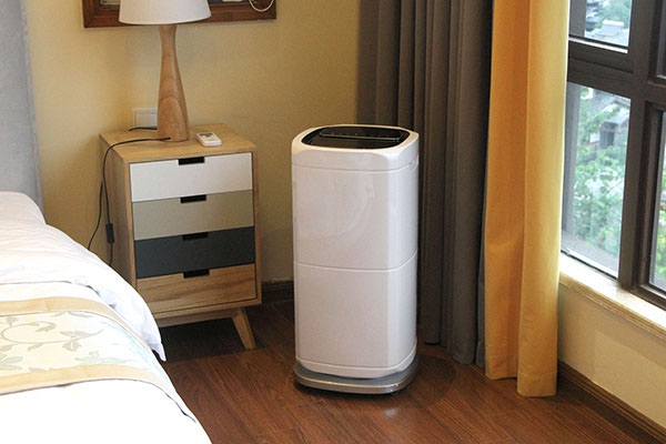 你好，我叫“回南天”，你看這水珠多愛(ài)我！